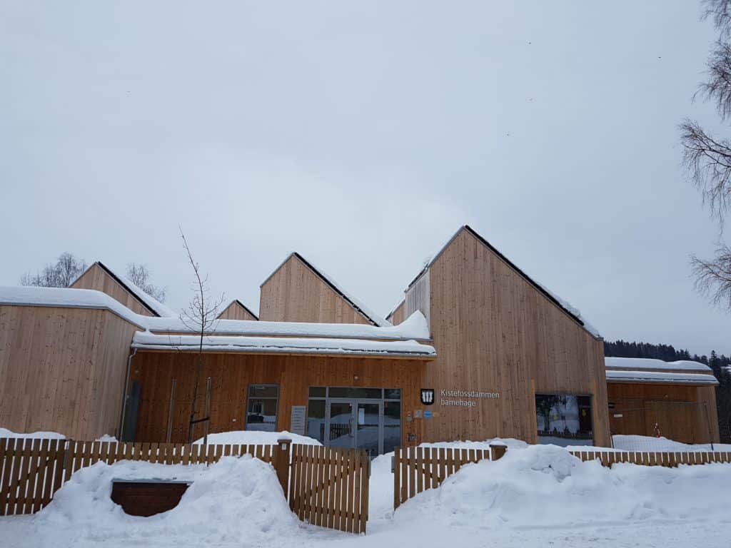 Kistefossdammen plusshus barnehage med solceller på taket
