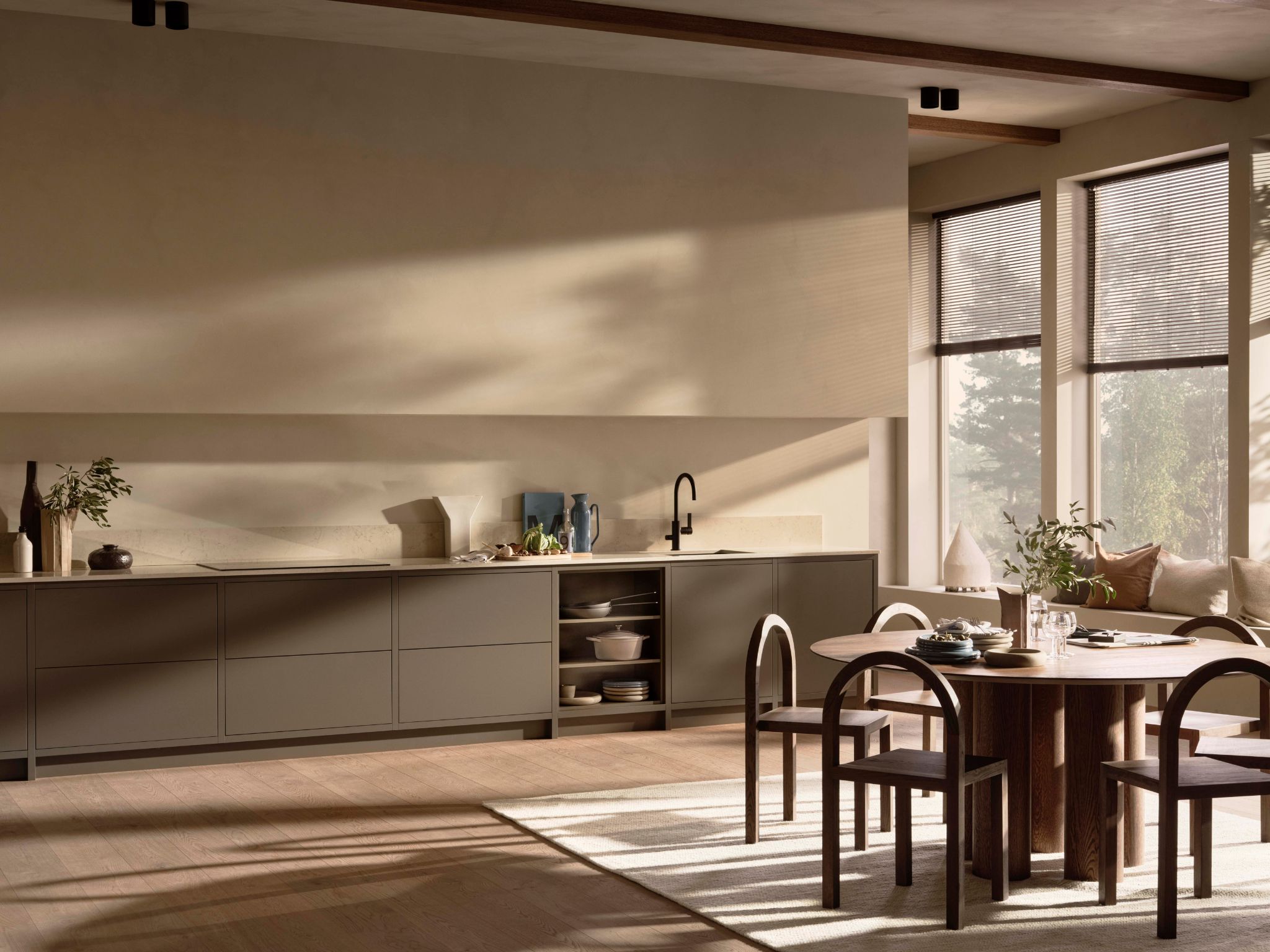 Jubileumskjøkken i varm minimalisme designet av Lotta Agaton for Sigdal